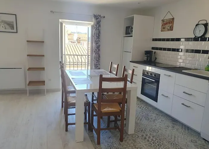 Nyons : Appartement Refait A Neuf